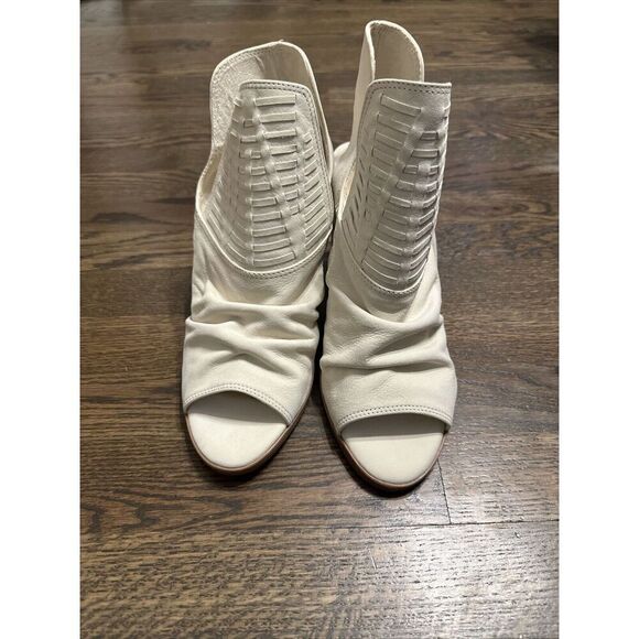 Gianni Bini Marowette Booties Open-Toed Cream Size 10 M NWOB - Picture 3 of 9